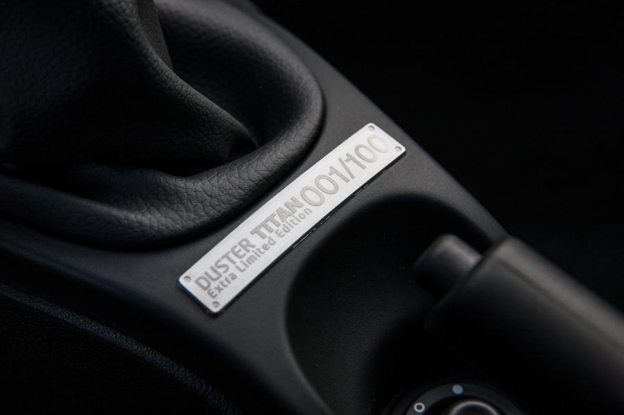 Детали интерьера Dacia Duster Titan 2014 года  (IT) (фото 28 из 43)